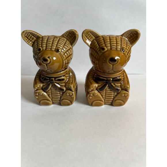 Vintage Teddy Bear Salt & Pepper Shakers Brown Ceramic Ribbed Design Collectible - Picture 1 of 5